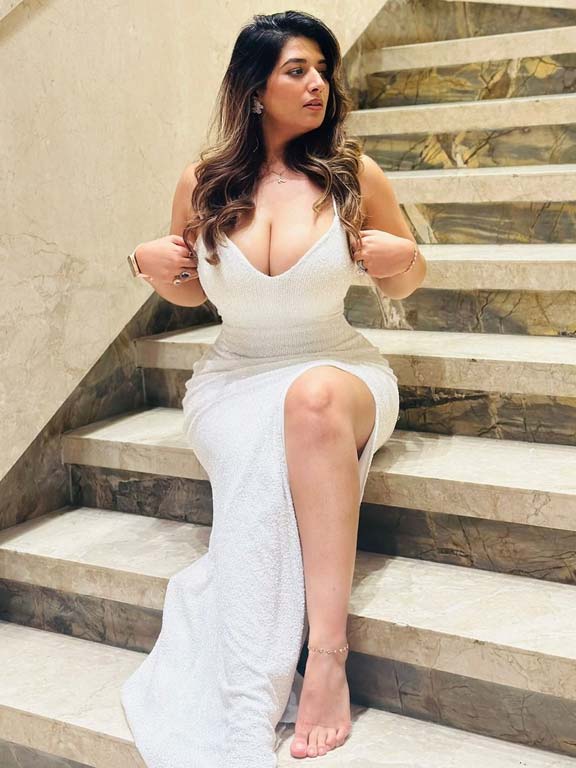 Bhopal aged housewife Call Girl